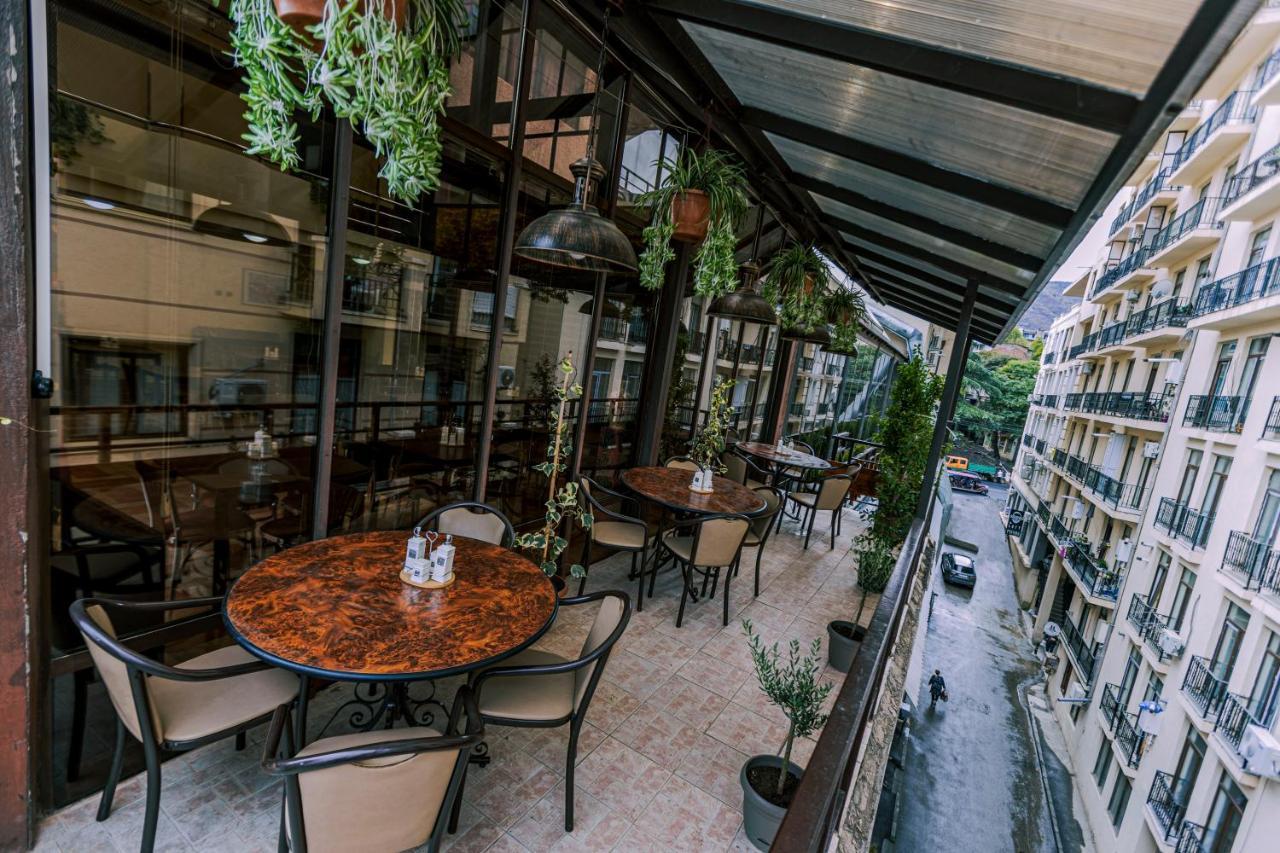 Pino Vere Palace Hotel Tbilisi Exterior photo