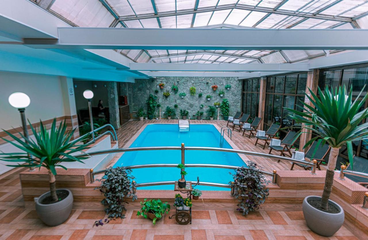 Pino Vere Palace Hotel Tbilisi Exterior photo