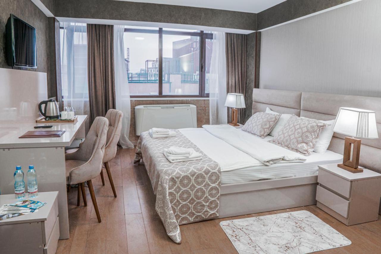 Pino Vere Palace Hotel Tbilisi Exterior photo